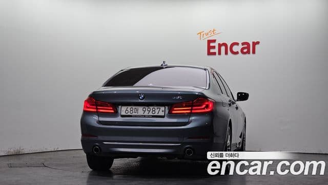 BMW 5 Series 2019 — ფოტო 4/20