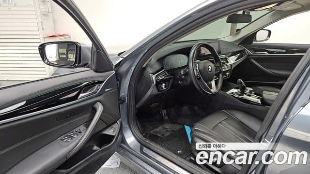 BMW 5 Series 2019 — ფოტო 10/20