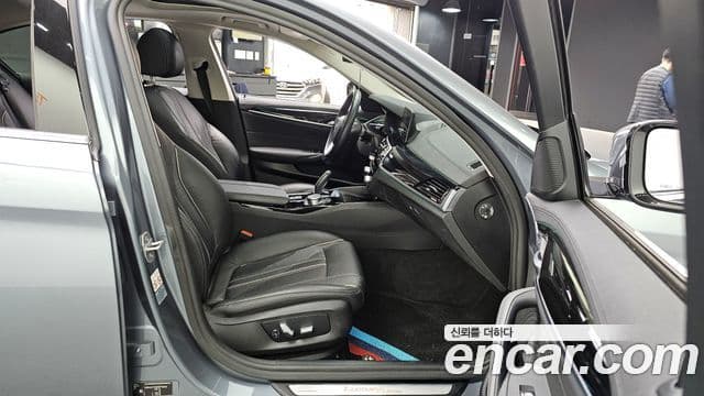 BMW 5 Series 2019 — ფოტო 11/20