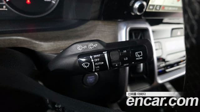 Kia Sorento 2023 — Фото 17/20