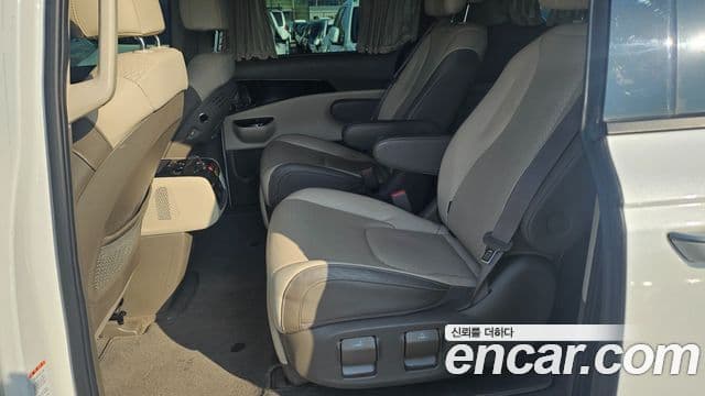 Kia Carnival 2022 — фото 10 из 20