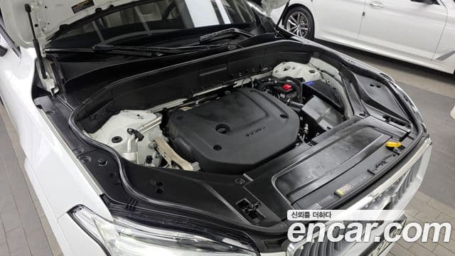 Volvo XC90 2021 — ფოტო 4/20