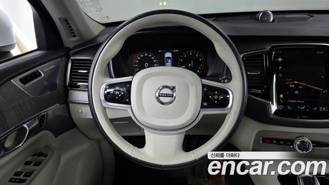 Volvo XC90 2021 — ფოტო 10/20