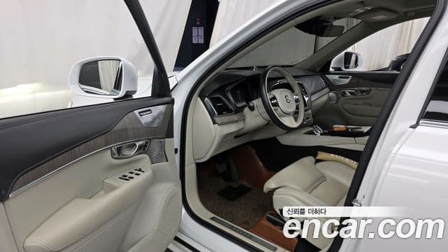 Volvo XC90 2021 — ფოტო 7/20