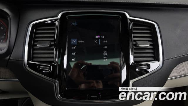 Volvo XC90 2021 — ფოტო 15/20