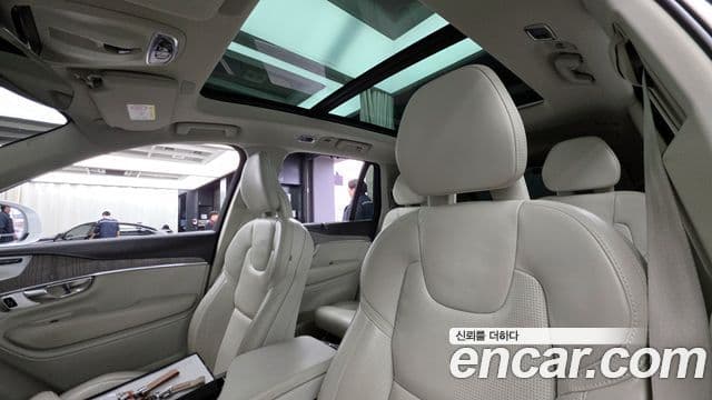 Volvo XC90 2021 — ფოტო 16/20