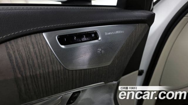 Volvo XC90 2021 — ფოტო 18/20