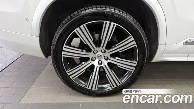 Volvo XC90 2021 — ფოტო 20/20