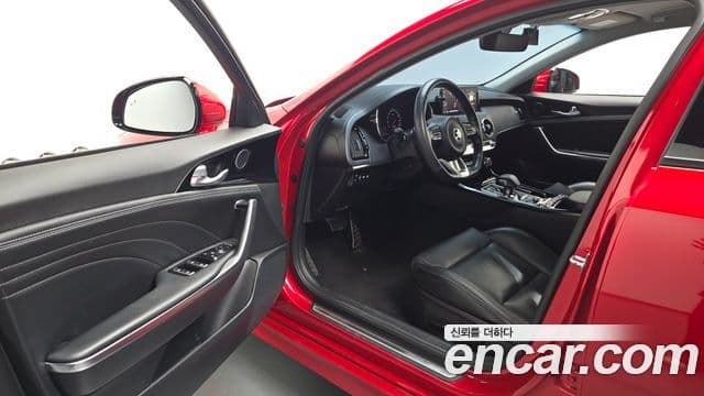Kia Stinger 2021 — ფოტო 10/20