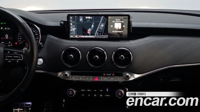 Kia Stinger 2021 — ფოტო 14/20