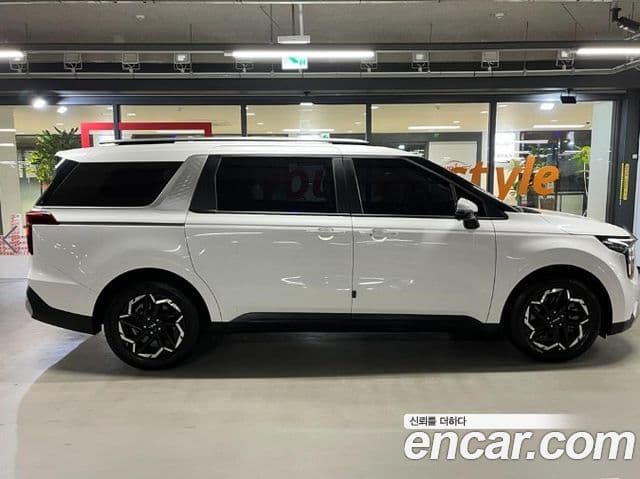 Kia Carnival 2024 — Şəkil 2/18