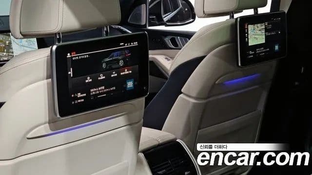 BMW X7 2021 — фото 18 из 20