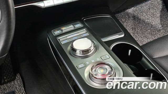 Genesis GV70 2021 — Şəkil 9/20