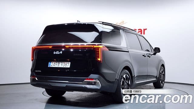 Kia Carnival 2023 — ფოტო 2/20