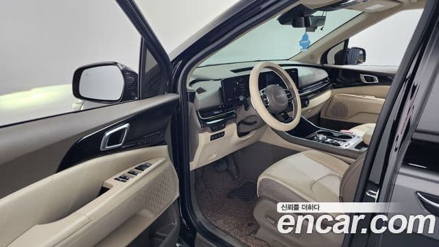 Kia Carnival 2023 — Photo 15/20