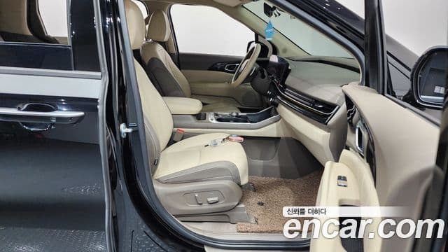 Kia Carnival 2023 — Photo 14/20