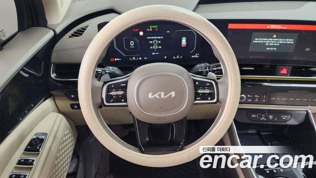 Kia Carnival 2023 — ფოტო 13/20