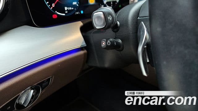 Mercedes-Benz E-Class 2021 — ფოტო 14/20