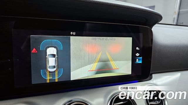 Mercedes-Benz E-Class 2021 — ფოტო 15/20