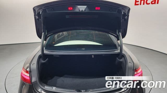 Mercedes-Benz E-Class 2019 — фото 19 из 20