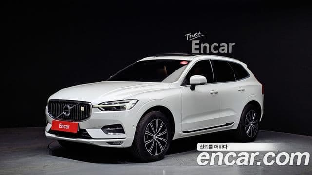 Volvo XC60 2020 — Фото 1/20