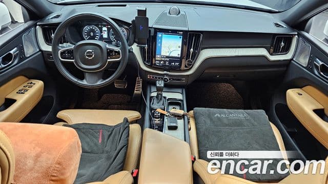 Volvo XC60 2020 — Фото 10/20
