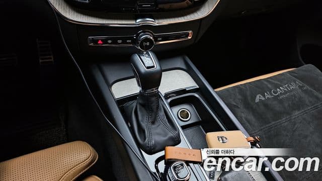 Volvo XC60 2020 — Фото 8/20
