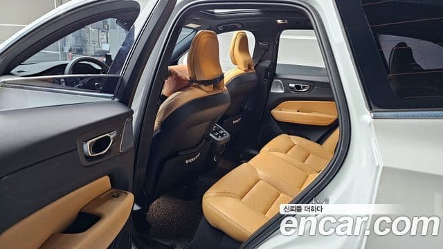 Volvo XC60 2020 — Фото 11/20