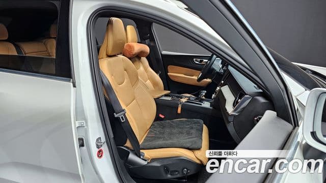 Volvo XC60 2020 — Фото 12/20