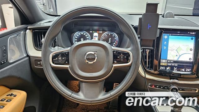 Volvo XC60 2020 — Фото 13/20