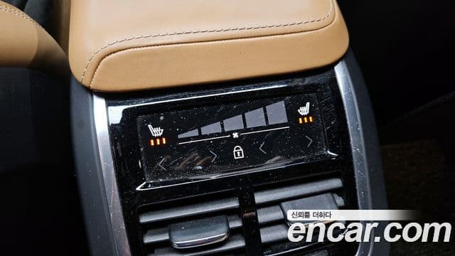 Volvo XC60 2020 — Фото 17/20