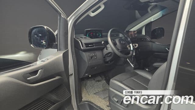 Hyundai Staria 2024 — Photo 5/20