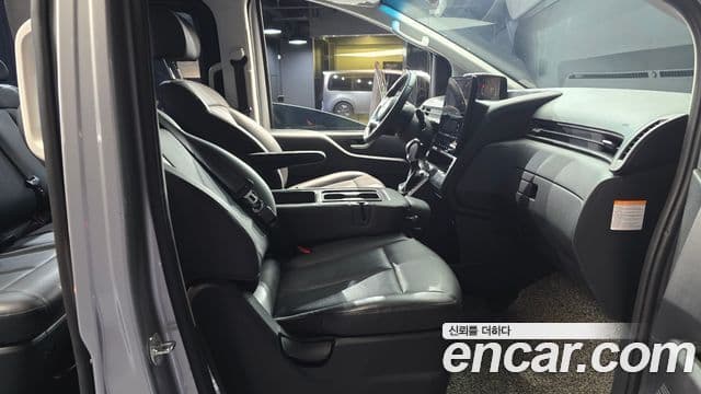 Hyundai Staria 2024 — Photo 2/20