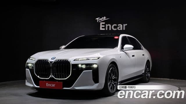 BMW 7 Series 2023 — ფოტო 1/20