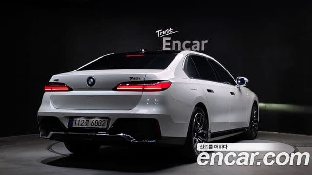 BMW 7 Series 2023 — ფოტო 2/20