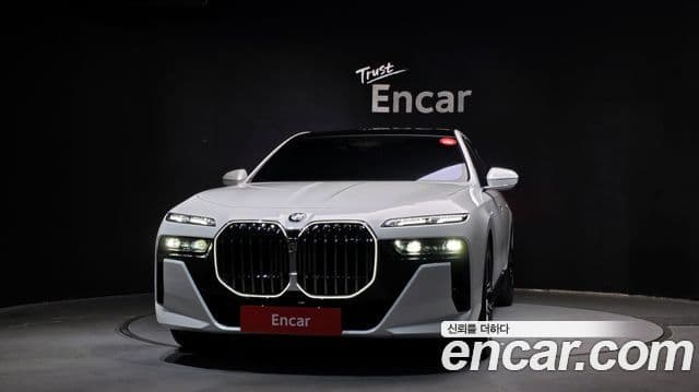 BMW 7 Series 2023 — ფოტო 3/20