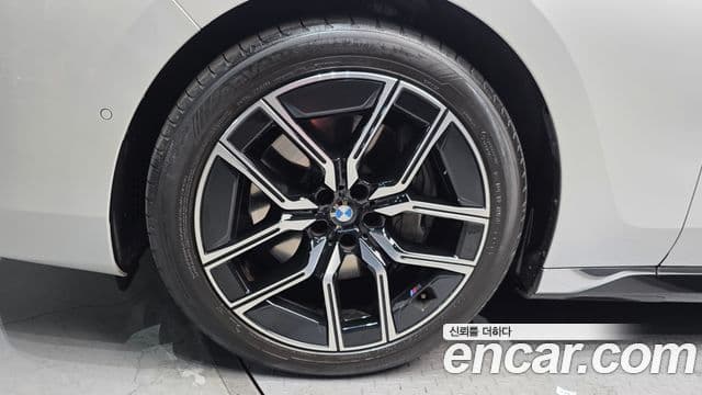 BMW 7 Series 2023 — ფოტო 5/20