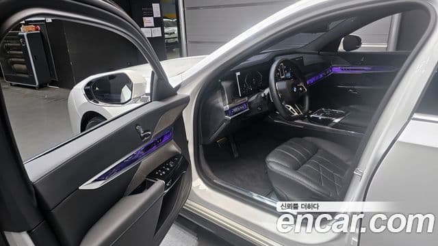 BMW 7 Series 2023 — ფოტო 10/20
