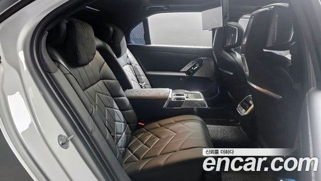 BMW 7 Series 2023 — ფოტო 12/20