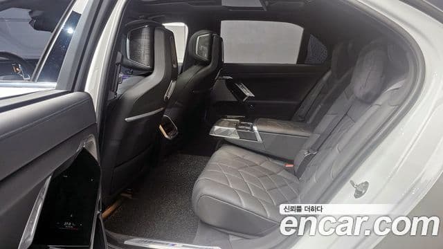 BMW 7 Series 2023 — фото 13 из 20
