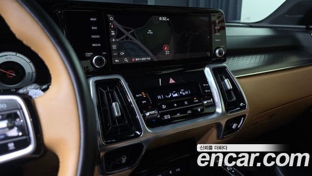 Kia Sorento 2021 — ფოტო 14/20