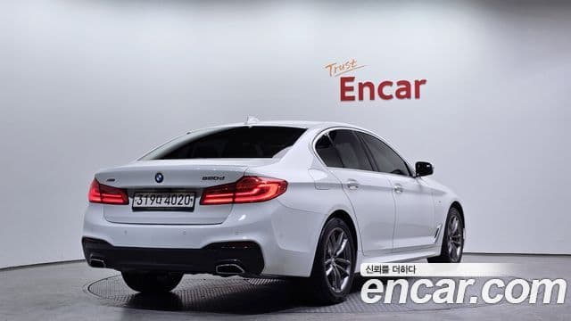 BMW 5 Series 2018 — Şəkil 1/20