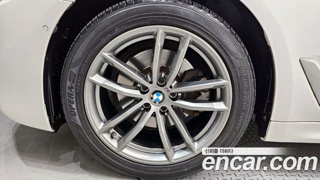 BMW 5 Series 2018 — Şəkil 4/20