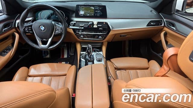 BMW 5 Series 2018 — Şəkil 9/20