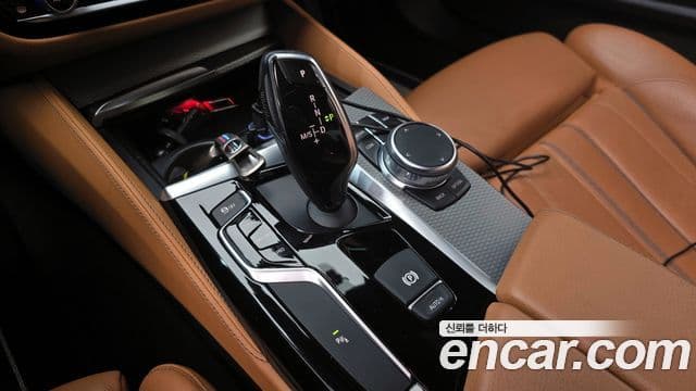 BMW 5 Series 2018 — Şəkil 7/20