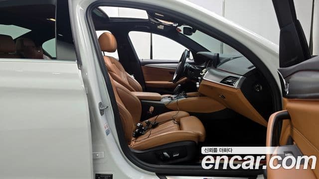 BMW 5 Series 2018 — Şəkil 8/20