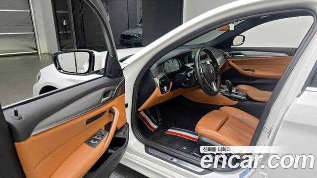 BMW 5 Series 2018 — Şəkil 10/20