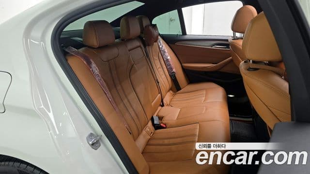 BMW 5 Series 2018 — Şəkil 11/20
