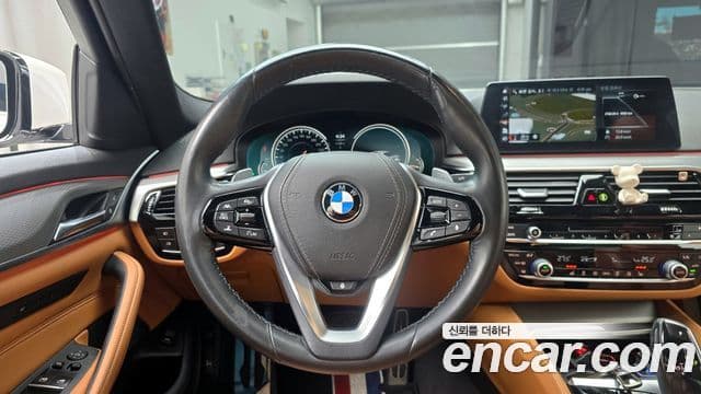 BMW 5 Series 2018 — Şəkil 13/20