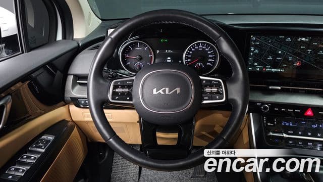 Kia Carnival 2023 — Фото 13/20